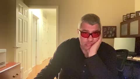 Snapshot of showmet chatting on 12-27-24, 04:58 Chicago Guy online show from 12-27-24, 04:58