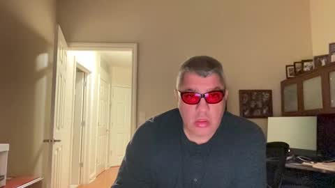 Snapshot of showmet chatting on 12-30-24, 04:20 Chicago Guy online show from 12-30-24, 04:20