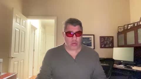 Snapshot of showmet chatting on 02-05-25, 04:37 Chicago Guy online show from 02-05-25, 04:37