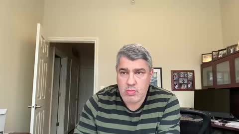 Snapshot of showmet chatting on 02-11-25, 08:42 Chicago Guy online show from 02-11-25, 08:42