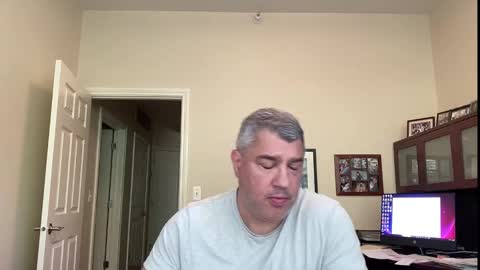 Snapshot of showmet chatting on 09-08-25, 07:46 Chicago Guy online show from 09-08-25, 07:46