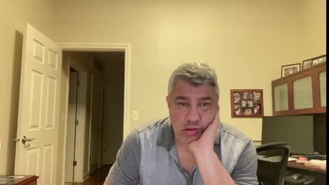 Snapshot of showmet chatting on 09-18-25, 11:51 Chicago Guy online show from 09-18-25, 11:51