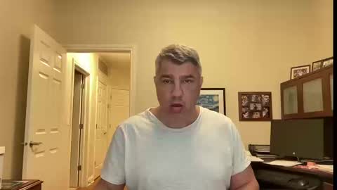 Snapshot of showmet chatting on 09-20-25, 10:00 Chicago Guy online show from 09-20-25, 10:00