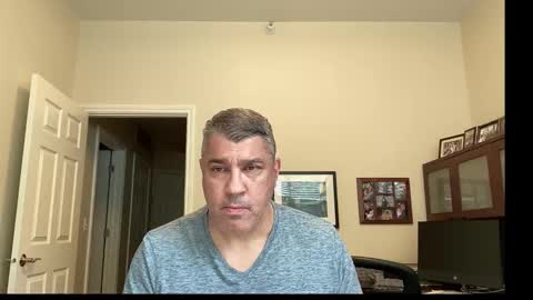 Snapshot of showmet chatting on 10-18-25, 07:14 Chicago Guy online show from 10-18-25, 07:14