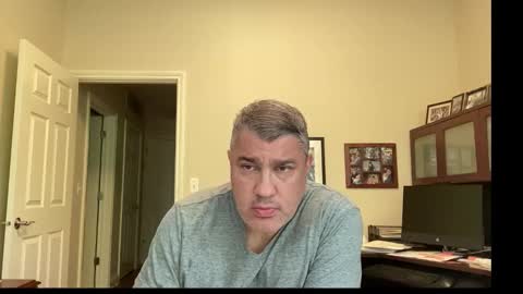 Snapshot of showmet chatting on 10-19-25, 10:10 Chicago Guy online show from 10-19-25, 10:10