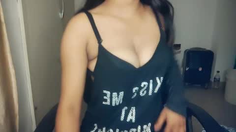 Snapshot of shreya_0 chatting on 10-05-25, 02:26 shreya_0 online show from 10-05-25, 02:26