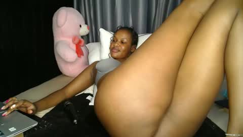 Snapshot of shugacubee chatting on 02-08-25, 06:01 EVA online show from 02-08-25, 06:01