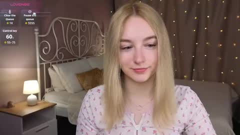 Snapshot of shy__polly chatting on 05-09-26, 12:05 Polly online show from 05-09-26, 12:05