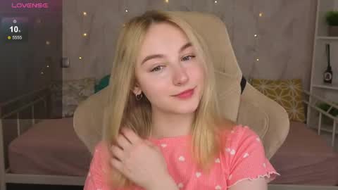 Snapshot of shy__polly chatting on 06-07-26, 12:15 Polly online show from 06-07-26, 12:15
