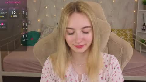 Snapshot of shy__polly chatting on 06-12-26, 12:09 Polly online show from 06-12-26, 12:09