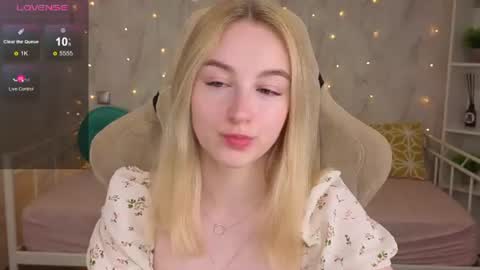 Snapshot of shy__polly chatting on 06-16-26, 12:02 Polly online show from 06-16-26, 12:02