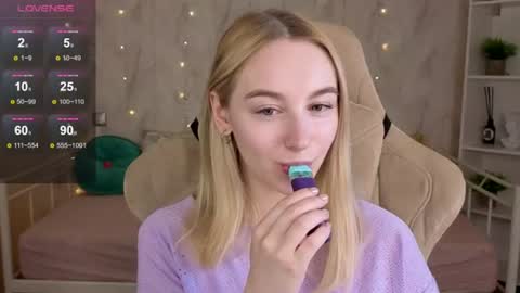 Snapshot of shy__polly chatting on 06-19-26, 12:15 Polly online show from 06-19-26, 12:15