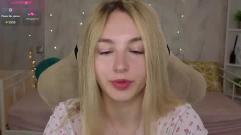 Snapshot of shy__polly chatting on 07-27-26, 12:50 Polly online show from 07-27-26, 12:50