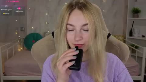 Snapshot of shy__polly chatting on 07-29-26, 12:20 Polly online show from 07-29-26, 12:20