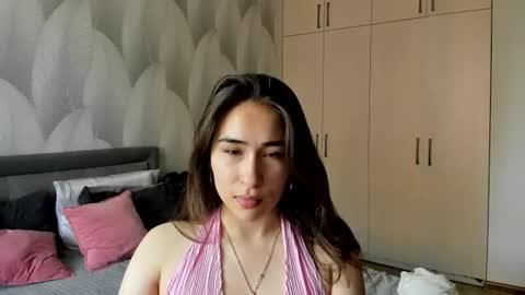 Snapshot of shy_bambiii chatting on 06-10-26, 07:18 Mika online show from 06-10-26, 07:18