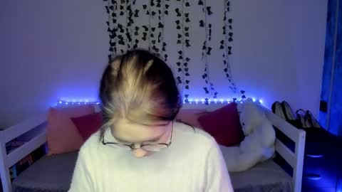 shy_elina01 online show from 10-18-25, 10:38