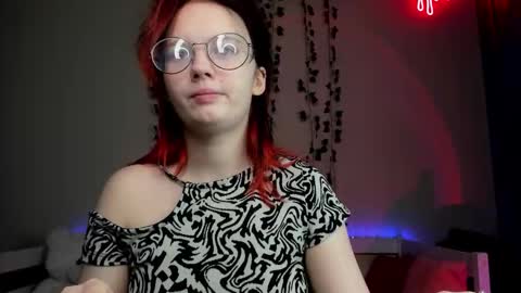 shy_elina01 online show from 01-11-26, 09:25