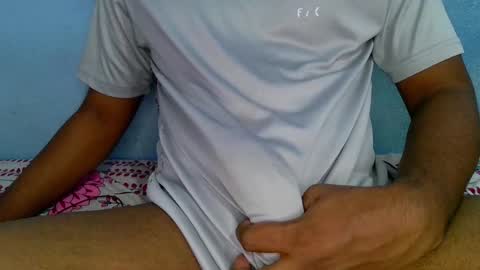 Snapshot of shy_eyes_ chatting on 12-17-24, 08:34 shyeyes online show from 12-17-24, 08:34