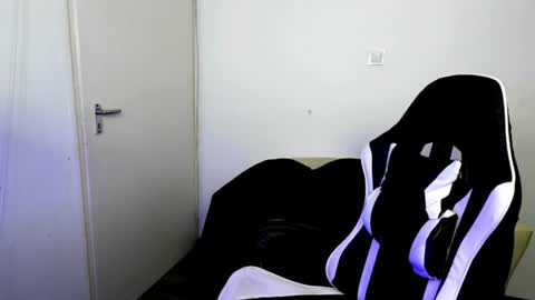 shy_nerd_babyy online show from 06-30-26, 10:27