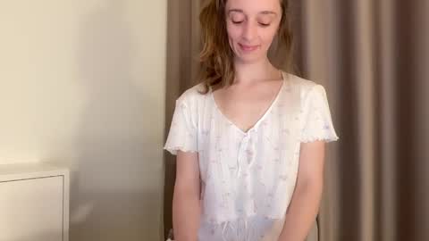 shy_schoolgirl_ online show from 05-07-26, 06:13