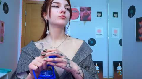 Snapshot of shybella_girl chatting on 12-04-24, 07:50 Bella online show from 12-04-24, 07:50