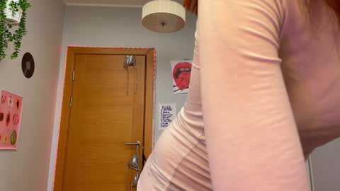 Snapshot of shybella_girl chatting on 12-05-24, 09:50 Bella online show from 12-05-24, 09:50