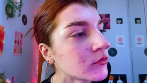 Snapshot of shybella_girl chatting on 12-09-24, 06:55 Bella online show from 12-09-24, 06:55