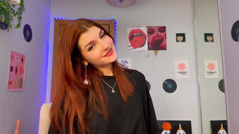 Snapshot of shybella_girl chatting on 12-12-24, 07:52 Bella online show from 12-12-24, 07:52