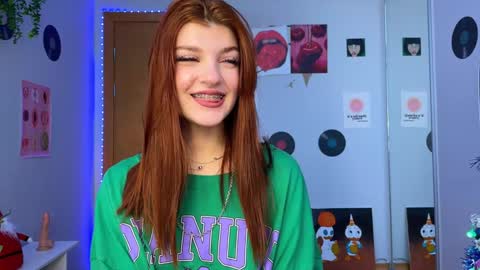 Snapshot of shybella_girl chatting on 12-17-24, 06:56 Bella online show from 12-17-24, 06:56