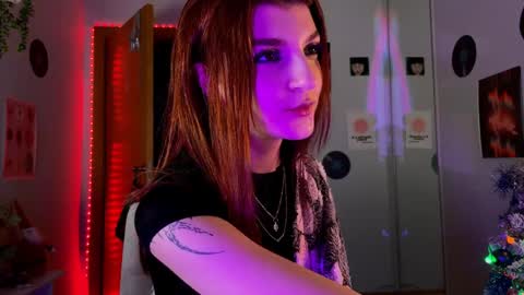 Snapshot of shybella_girl chatting on 12-23-24, 06:33 Bella online show from 12-23-24, 06:33