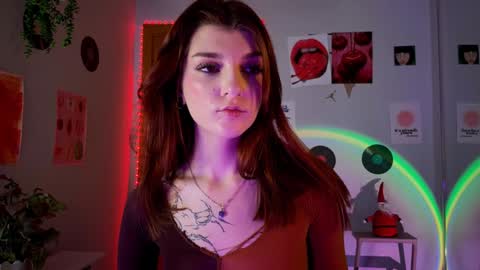 Snapshot of shybella_girl chatting on 12-26-24, 06:30 Bella online show from 12-26-24, 06:30