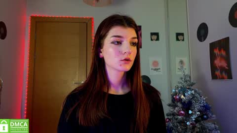 Snapshot of shybella_girl chatting on 01-14-25, 07:06 Bella online show from 01-14-25, 07:06