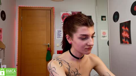 Snapshot of shybella_girl chatting on 01-15-25, 12:04 Bella online show from 01-15-25, 12:04