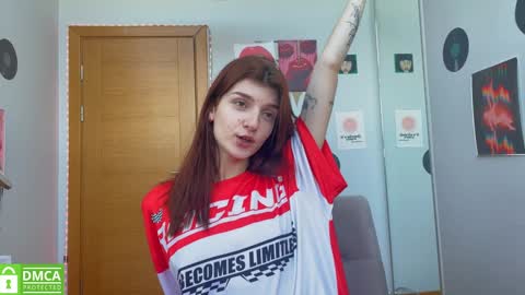 Snapshot of shybella_girl chatting on 01-18-25, 10:39 Bella online show from 01-18-25, 10:39