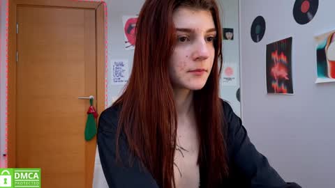 Snapshot of shybella_girl chatting on 01-19-25, 07:25 Bella online show from 01-19-25, 07:25