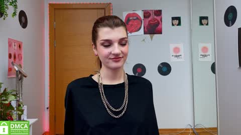 Snapshot of shybella_girl chatting on 01-23-25, 11:37 Bella online show from 01-23-25, 11:37