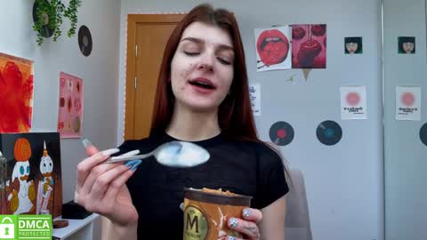Snapshot of shybella_girl chatting on 01-24-25, 10:53 Bella online show from 01-24-25, 10:53