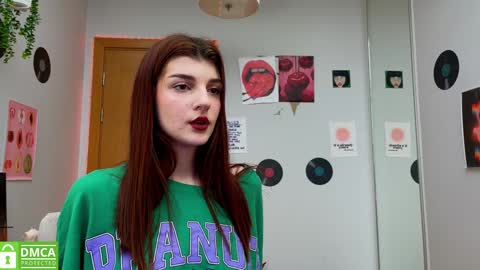 Snapshot of shybella_girl chatting on 01-27-25, 09:34 Bella online show from 01-27-25, 09:34
