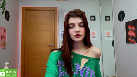 Snapshot of shybella_girl chatting on 01-27-25, 12:37 Bella online show from 01-27-25, 12:37