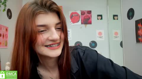 Snapshot of shybella_girl chatting on 01-28-25, 10:12 Bella online show from 01-28-25, 10:12