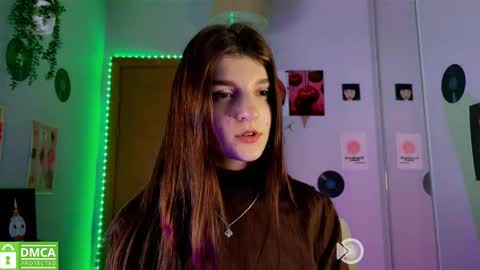 Snapshot of shybella_girl chatting on 03-06-25, 06:59 Bella online show from 03-06-25, 06:59