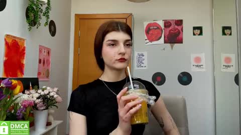 Snapshot of shybella_girl chatting on 03-11-25, 07:58 Bella online show from 03-11-25, 07:58