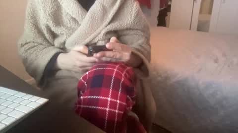 shyboy0533 online show from 10-31-25, 07:48