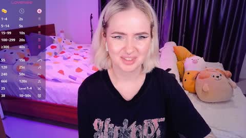 Snapshot of shyfoxxxy chatting on 12-07-24, 11:29 Effie online show from 12-07-24, 11:29