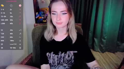 Snapshot of shyfoxxxy chatting on 09-27-25, 06:13 Effie online show from 09-27-25, 06:13