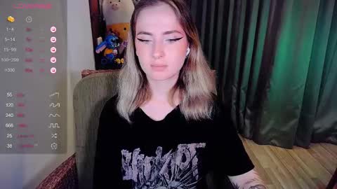Snapshot of shyfoxxxy chatting on 10-03-25, 05:04 Effie online show from 10-03-25, 05:04