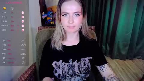 Snapshot of shyfoxxxy chatting on 10-17-25, 07:27 Effie online show from 10-17-25, 07:27
