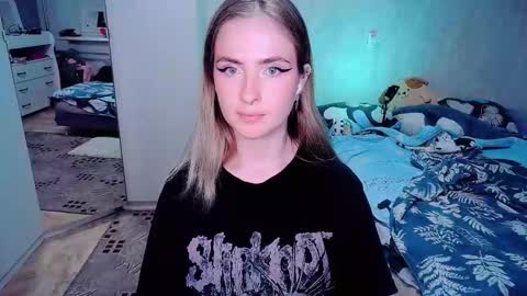 Effie online show from 10-28-25, 03:47