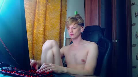 Tom and Betty online show from 04-09-26, 04:34