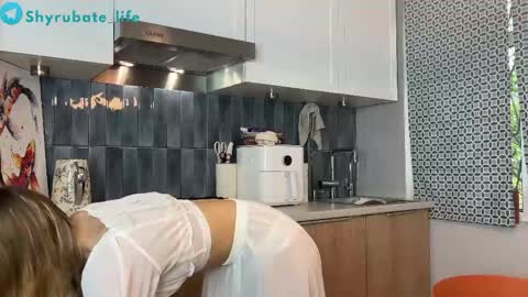 Snapshot of shyrubate chatting on 05-04-26, 06:31 Aurora online show from 05-04-26, 06:31